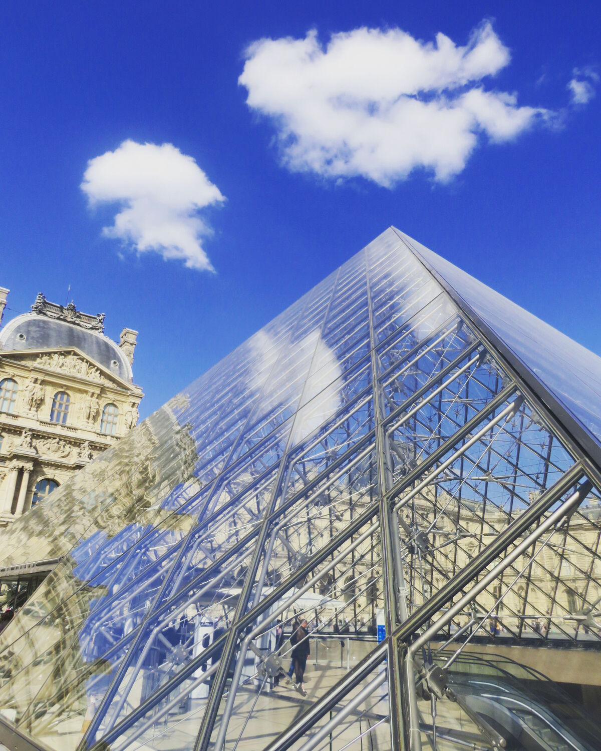 Bild mit Wolken, Architektur, Glas, Frankreich, Paris, Städtereisen, Museum, louvre