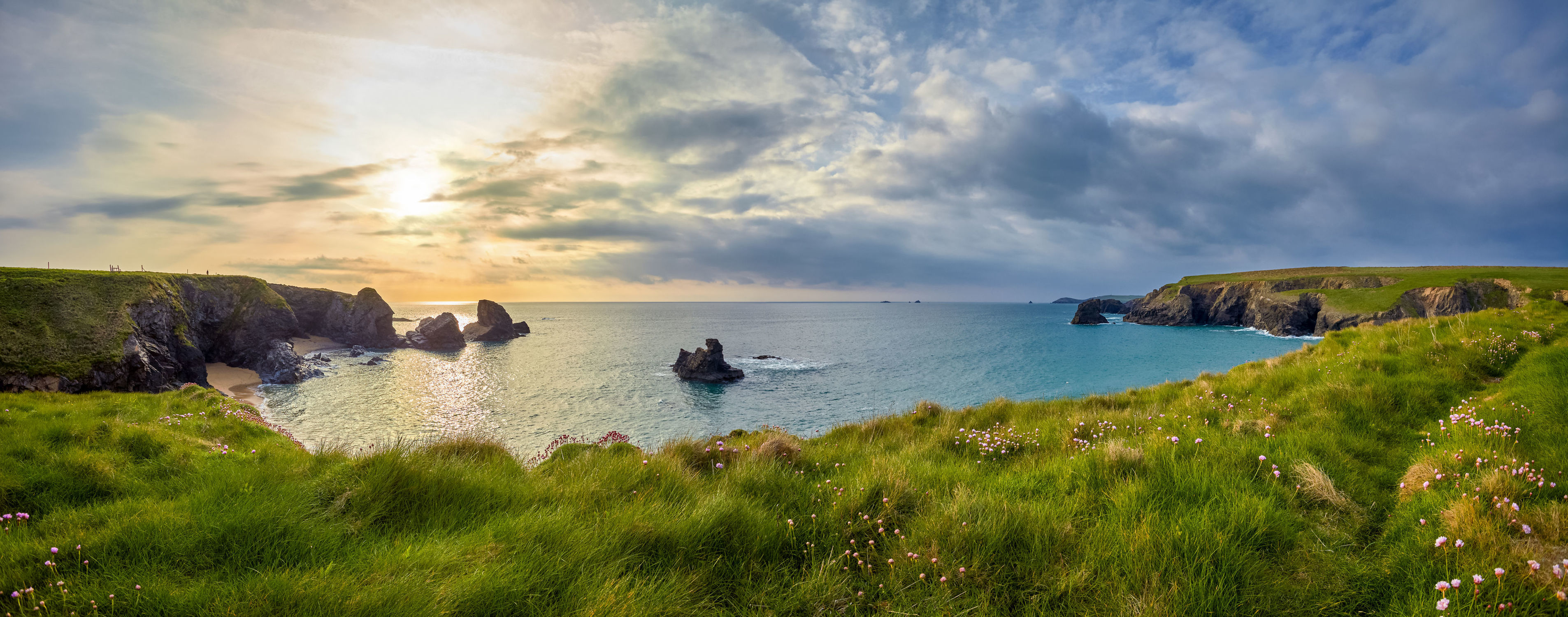 Bild mit Natur, Grün, England, Panorama, Meer, Gras, Küste, Klippen, ozean, Cornwall, porthcothan, weite