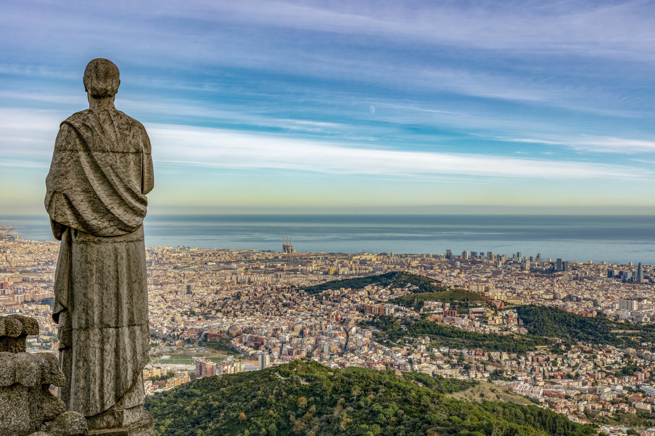 Bild mit Denkmäler und Statuen, Mittelmeer, Stadt, spanien, Statue, aussicht, Aussichtspunkt, Barcelona, Sagrat Cor, Tibidabo
