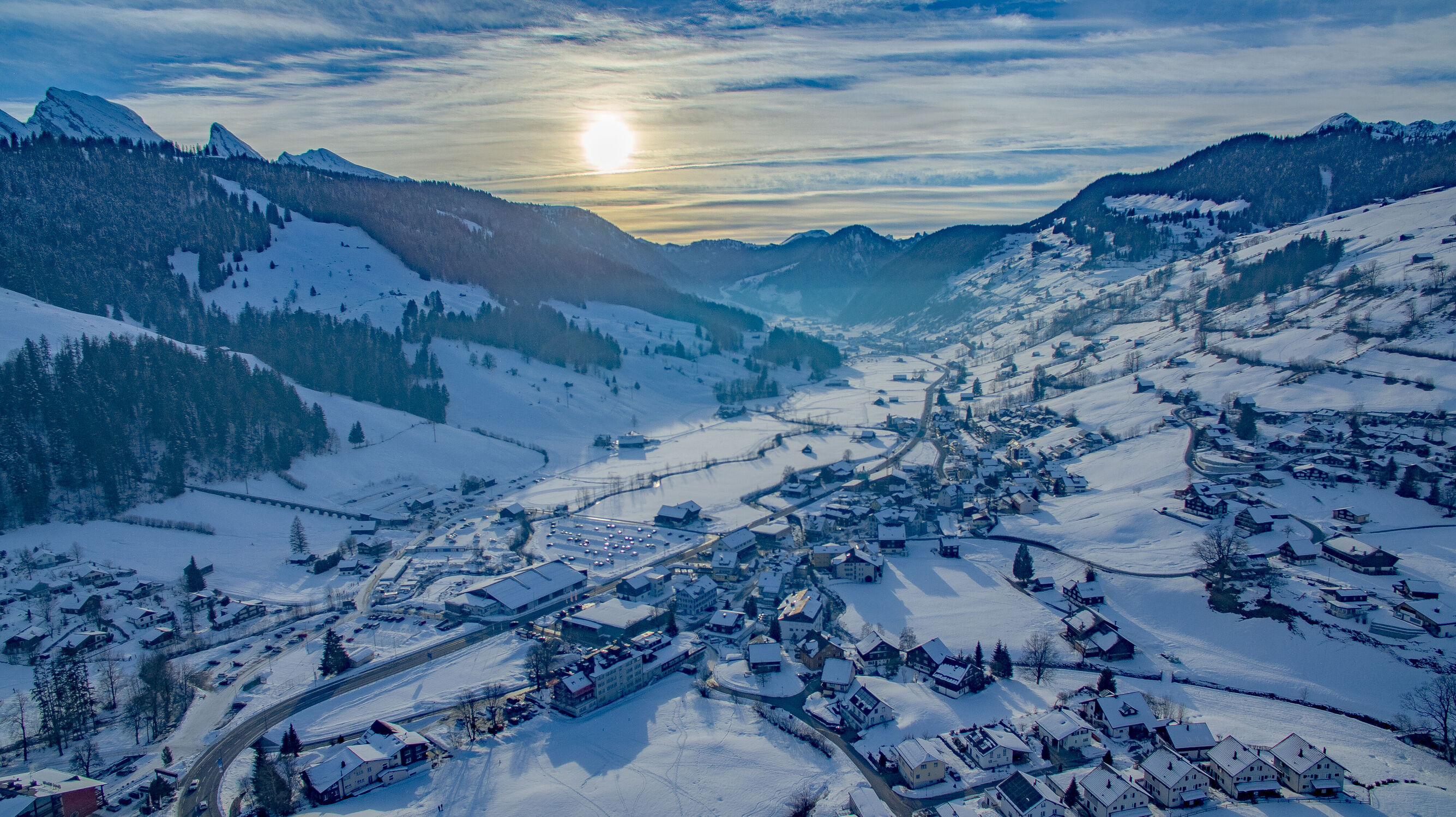 Bild mit Winter, Schnee, Sonne, Panorama, Wolkenhimmel, winterlandschaft, Drohnen