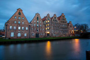 Bild mit Gebäude, Altstadt, Historisch, Fluss, Norden, Morgenstunde, Lübeck