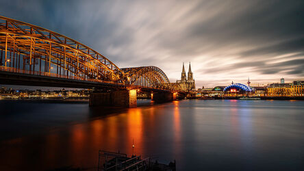 Bild mit Architektur, Stadt, Kirche, Brücke, Köln, Nacht, Skyline, Dom