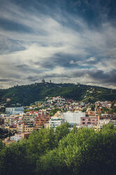 Bild mit Wolkenhimmel, Waldblick, Wolkenblick, Park, Stadtansichten, Wolkenspiel, cityscape, Barcelona, Tibidabo, Stadtblick