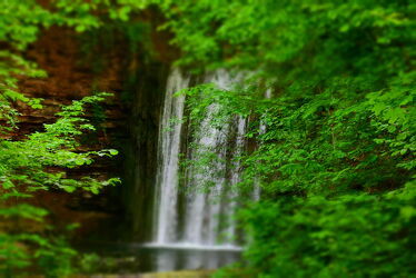 Bild mit Grün, Wald, Wasserfall, Idylle