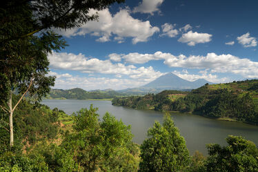 Bild mit Natur, Landschaften, Gewässer, Seen, Panorama, Reisen, Naturlandschaften, Afrika, Tourismus, Uganda