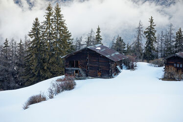 Bild mit Schnee, Alpenland, Wald, Waldlichtung, winterlandschaft, Hütte, Berghütte
