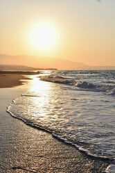 Bild mit Wasser, Wellen, Sonnenuntergang, Sonne, Strand, Meer, Abend, Wärme