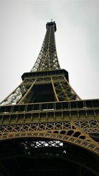 Bild mit Städte, Metall, Fernweh, Paris Eiffel Tower, Eiffelturm, Paris, romantisch, Metallrahmen