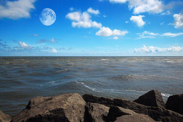 Bild mit Wasser, Wolken, Horizont, Wellen, Mond, Meer, Steine, Küste, ozean, Vollmond