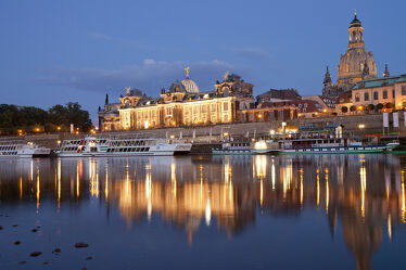Bild mit Dresden, Frauenkirche, Fluss, Elbe, Elbufer, Sachsen, Brühlscher Terrasse, Kunstakademie