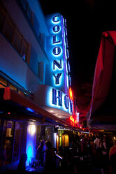Bild mit Art Deco, USA, florida, Nachtaufnahme, Hotel, Neon, Nachtleben, Miami Beach, Ocean Drive, South Beach