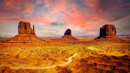 Bild mit Sonnenuntergang, Landschaft, Wüste, Arizona, USA, bewölkt, Tafelberg, Monument Valley