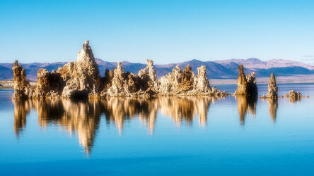 Bild mit Panorama, Landschaft, See, Spiegelung, USA, Kalifornien, Mono Lake, tuffsteine