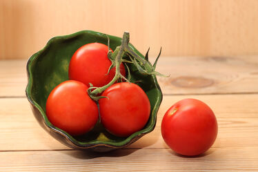 Bild mit Lebensmittel, Tomate, Gemüse, frisch, Salat, Gesundes Essen, Soße, Tomatensuppe, Tomatensauce, Tomatensalat