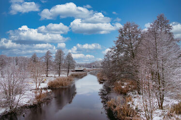 Bild mit Wasser, Winter, Schnee, Schilf, Landschaft, Frost, Schneefall, Jahreszeit, Kanal, wasserweg