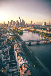 Bild mit Sonnenuntergang, Städte, urban, Skylines & Hochhäuser, Frankfurt am Main, WOHNEN, Skyline, Fluss, Innenstadt, Aussichtspunkt