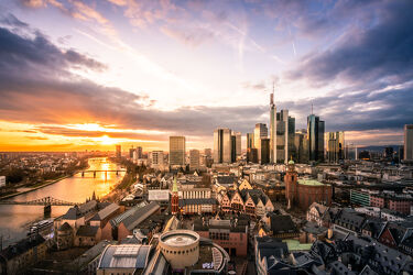 Bild mit Sonnenuntergang, Panorama, Wolkenhimmel, Stadt, historische Altstadt, urban, frankfurt, Geschichte, Innenstadt, Weltmetropole