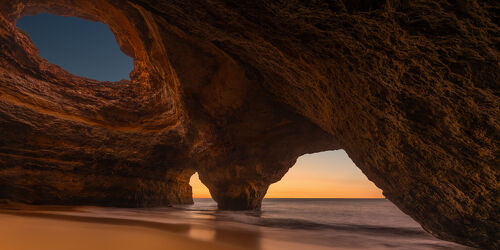 Bild mit Kunst, Natur, Strand, Sandstrand, Reisen, Portugal, höhle, Urlaubsreisen, Felsformation, Benagil