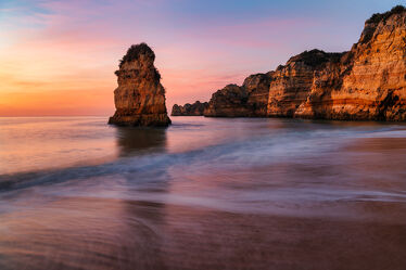Bild mit Felsen, Strand, Sandstrand, Langzeitbelichtung, Portugal, Algarve, Felsformation, Lagos, dona ana