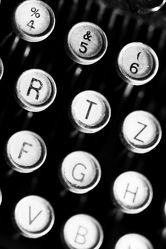 Bild mit Schreibmaschine, schwarz weiß, alt, SW, Tasten, Taste, Maschine, Tastatur, Schreiben, Antik, Schreibmaschinentypen