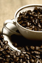 Bild mit Getränke, KITCHEN, KITCHEN, aroma, cafe, coffeetime, geröstet, Getränk, Heißgetränk, Kaffee, kaffeebohne, kaffeebohnen, kaffeeduft, kaffeetasse, kaffeetassen, kaffezeit, tassen, ungemahlen, kaffe, Cappuccino, Mokka, Espresso, Küche, Küchen