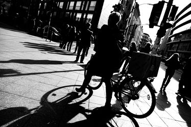 Bild mit Straßen, Berlin, Stadt, schwarz weiß, Straße, SW, Stadtleben, Fahrräder