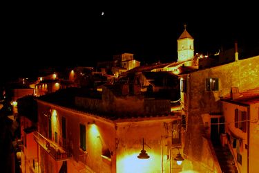 Italienische Altstadt bei Nacht