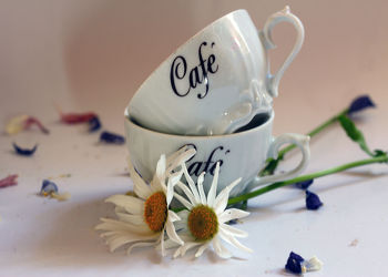 Cafe cups with flower