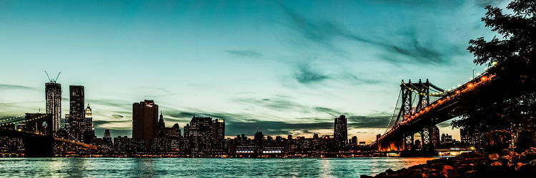 New Yorks skyline at night (iceI I)
