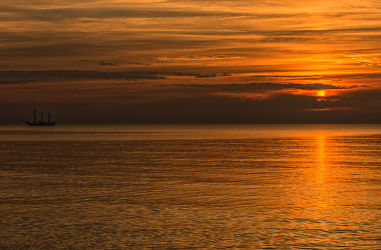 Bild mit Gewässer, Sonnenuntergang, Urlaub, Sonne, Strand, Ostsee, Meer, Sonnenuntergänge