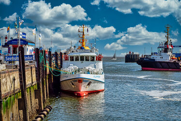 Bild mit Wasser, Wolken, Transport, Häfen, Schiff, Nordsee, Nordsee, Blauer Himmel, Cuxhaven