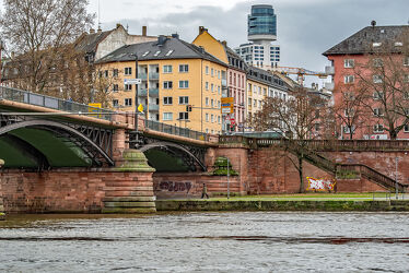 Bild mit Wasser, Architektur, Brücke, Fluss, main, frankfurt, Ufer, historische Bauwerke