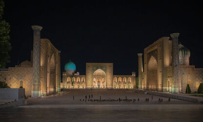 Bild mit Nachtaufnahmen, Platz, Kultur, Weltkulturerbe, Tore, Registan, Samarkand, Usbekistan, Seidenstrasse, Medresen